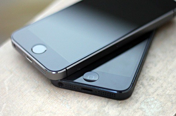 Fronts of two black iPhone 5s handsets
